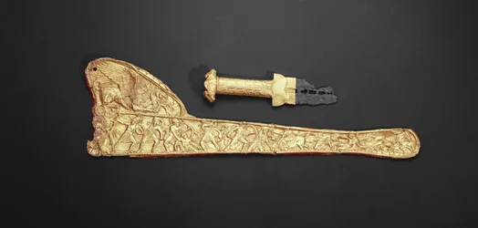 Sword hilt and scabbard